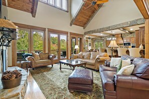 智能电视、壁炉、电子游戏、DVD 播放器