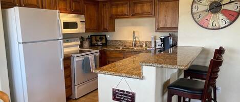 Refrigerador, microondas, horno y parrilla de estufa