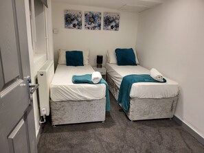4 bedrooms, iron/ironing board, free WiFi, bed sheets