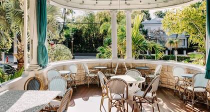 Deluxe Queen & Pet Friendly - Curry Mansion Inn