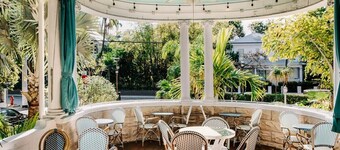 Deluxe Queen & Pet Friendly - Curry Mansion Inn