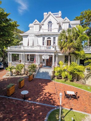 Exterior - The Curry Poolside | Ground Floor Two Queens (Key West)