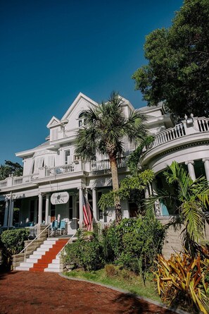 Exterior - King Suite, Pet Friendly & Shared Pool (Key West)