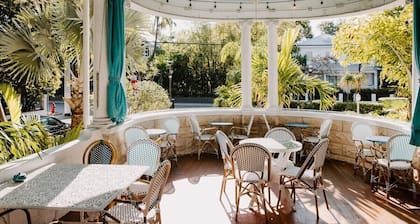 Classic King, Pool - Curry Mansion Inn