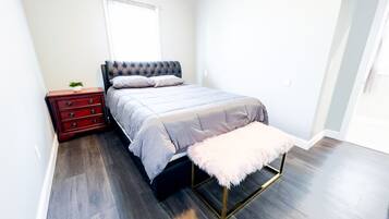 Classic House | Desk, soundproofing, free WiFi