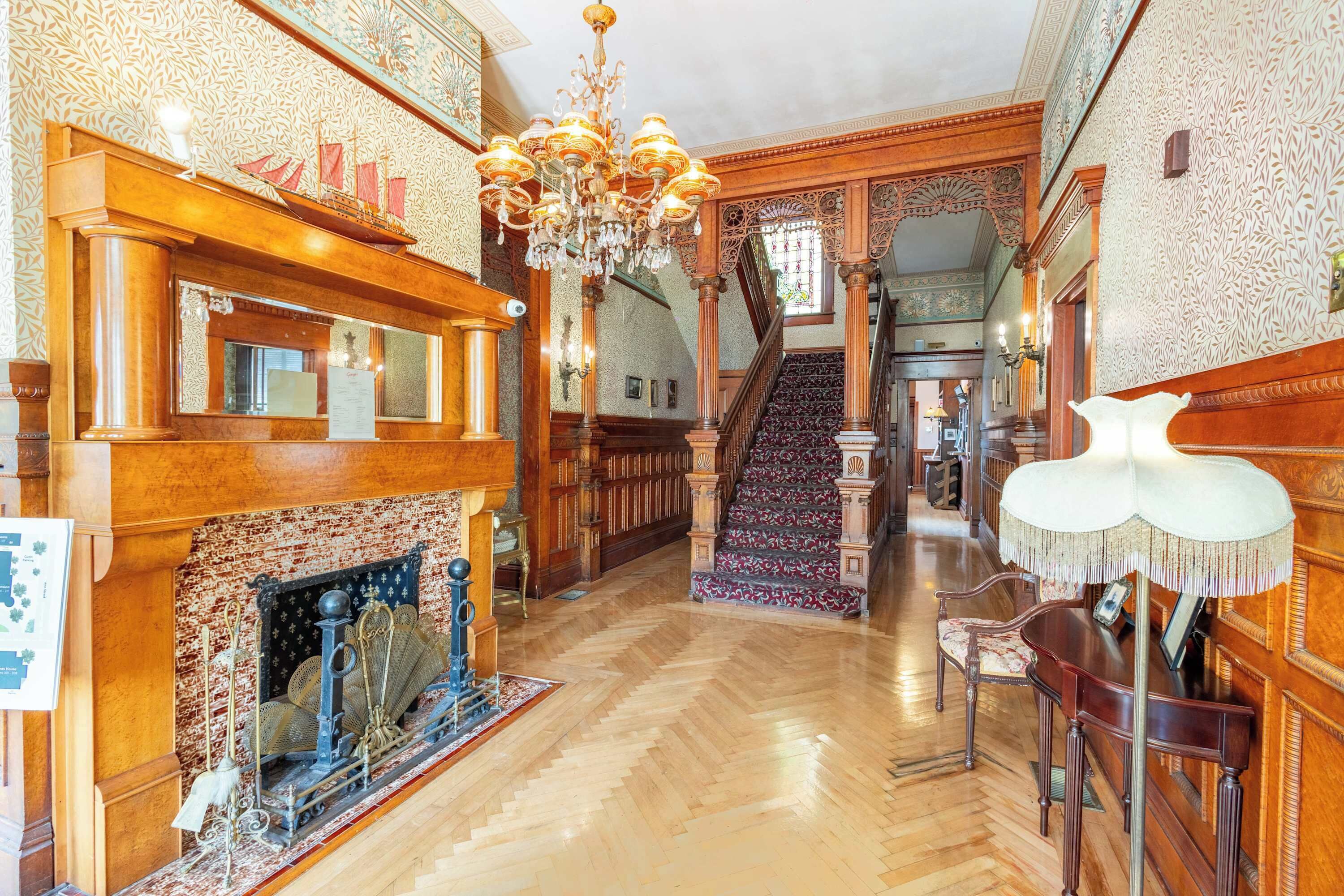 The Curry Classic | Main Mansion King Reviews, Deals & Photos 2026