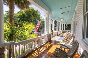 Terrace/patio - The Curry Classic | Main Mansion Queen (Key West)