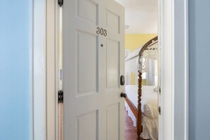 1 slaapkamer, een strijkplank/strijkijzer, wifi, beddengoed