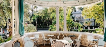 King Suite with Balcony - The James House