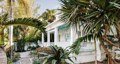 The James Classic | Second Floor King