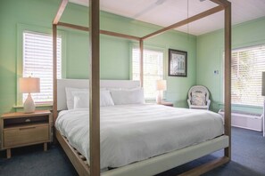 1 bedroom, iron/ironing board, WiFi, bed sheets - The James Classic | Ground Floor King (Key West)