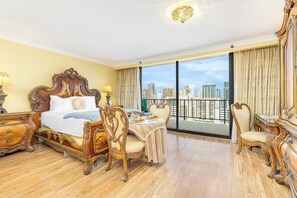 Skrivebord, strykejern/-brett, wi-fi (inkludert) og sengetøy