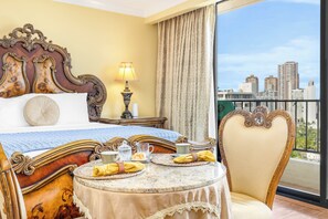 Bureau, fer et planche à repasser, Wi-Fi gratuit, draps fournis