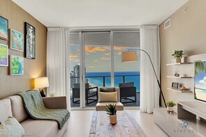 Televisión y oficina 