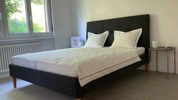 3 chambres, chambres insonorisées, Wi-Fi gratuit, draps fournis