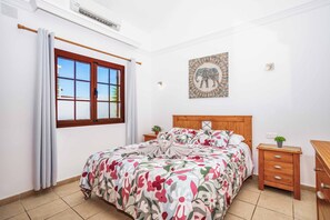 2 bedrooms, iron/ironing board, WiFi, bed sheets - Villa Emilia - Two Bedroom Villa, Sleeps 4 (Playa Blanca)