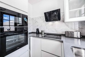 Refrigerador, microondas, horno y lavavajillas 