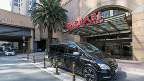 A black van parked in front of the Raphael Penthouse Suites hotel. - Raphael Penthouse | Square and Mall and Pool Access (Johannesburg)