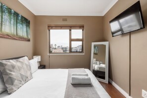 2 Schlafzimmer, Schreibtisch, Bügeleisen/Bügelbrett, WLAN