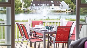 تناول الطعام بالخارج