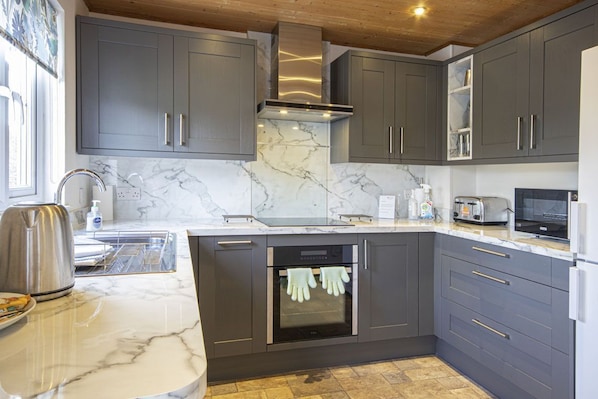Fridge, microwave, oven, dishwasher