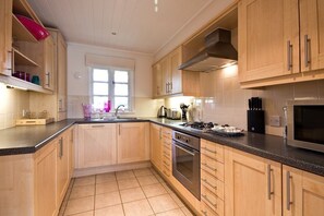 Réfrigérateur, micro-ondes, four, lave-vaisselle