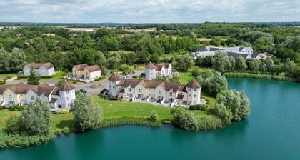 Windrush Lake 89, Lodge View (P) - Lakeside Lodge, On-site Activities, Sleeps 8