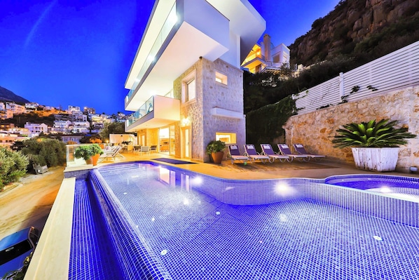 A heated pool - Villa Julia - Six Bedroom Villa, Sleeps 12 (Kalkan Belediyesi)