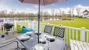 Outdoor dining - Isis Lakes 84, Tortola Lodge (P) - Lakeside Lodge, On-Site Activities, Sleeps 8 (South Cerney)