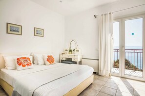 6 bedrooms, WiFi, bed sheets
