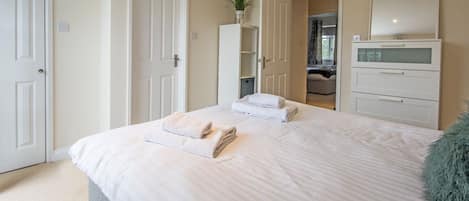 4 habitaciones, tabla de planchar con plancha y wifi gratis