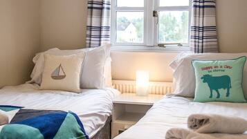 4 chambres, fer et planche à repasser, Wi-Fi gratuit, draps fournis