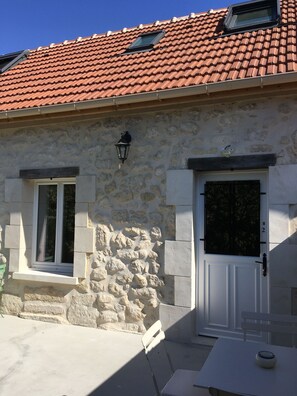 تناول الطعام بالخارج