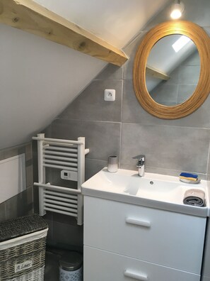 Bathtub - Jolie Maison à Coye la Forêt.proche Parc Astérix,aéroport CDG (Coye-la-Forêt)