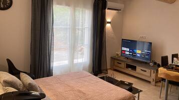 2 chambres, coffres-forts dans les chambres, bureau