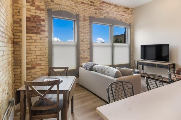 Televisión, oficina