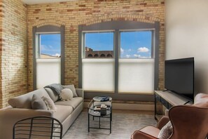 Televisión, oficina