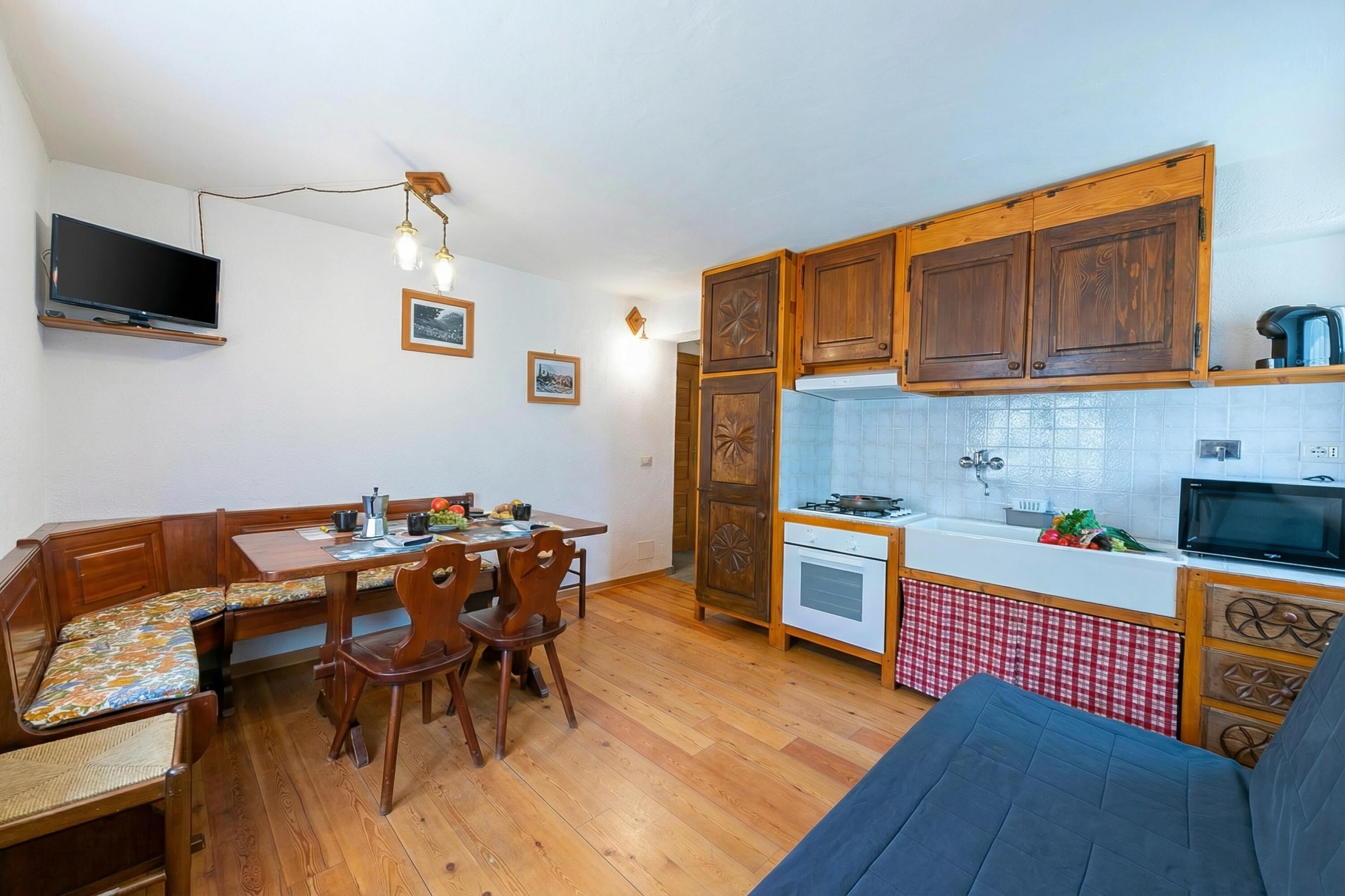 Family Apartment, Multiple Bedrooms (Miramonti 21 Ski In - Ski Out) | Private kitchen