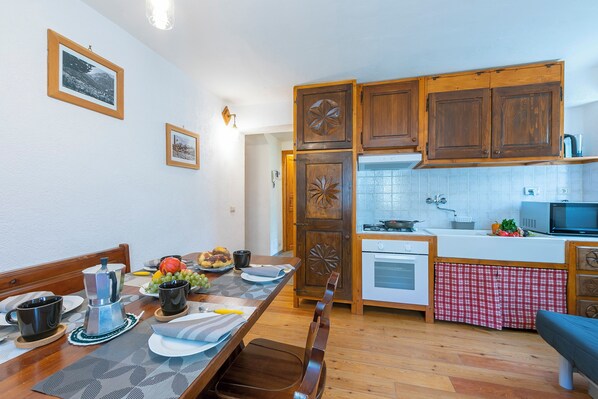 Family Apartment, Multiple Bedrooms (Miramonti 21 Ski In - Ski Out) | Dining - Miramonti 21 Ski In - Ski Out (Sauze d'Oulx)