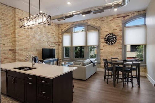 Golden Lofts Unit 3 Downtown Traverse City 2bd/2ba