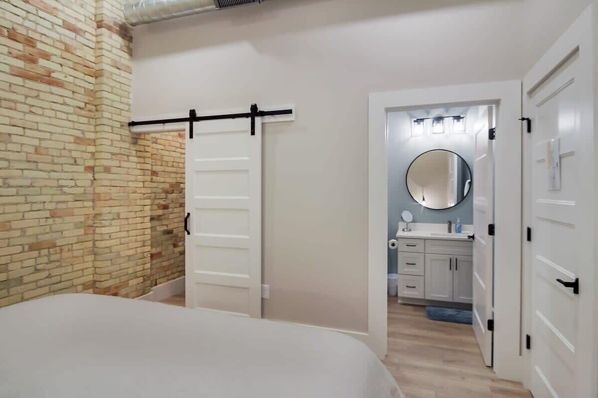 2 多间卧室、熨斗/熨衣板、WiFi、床单