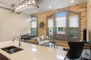 Téléviseur, bureau