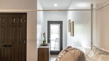 3 bedrooms, in-room safe, desk, iron/ironing board