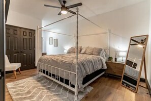 3 habitaciones, caja de seguridad en la habitación y escritorio