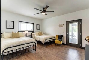 3 Schlafzimmer, Zimmersafe, Schreibtisch, Bügeleisen/Bügelbrett