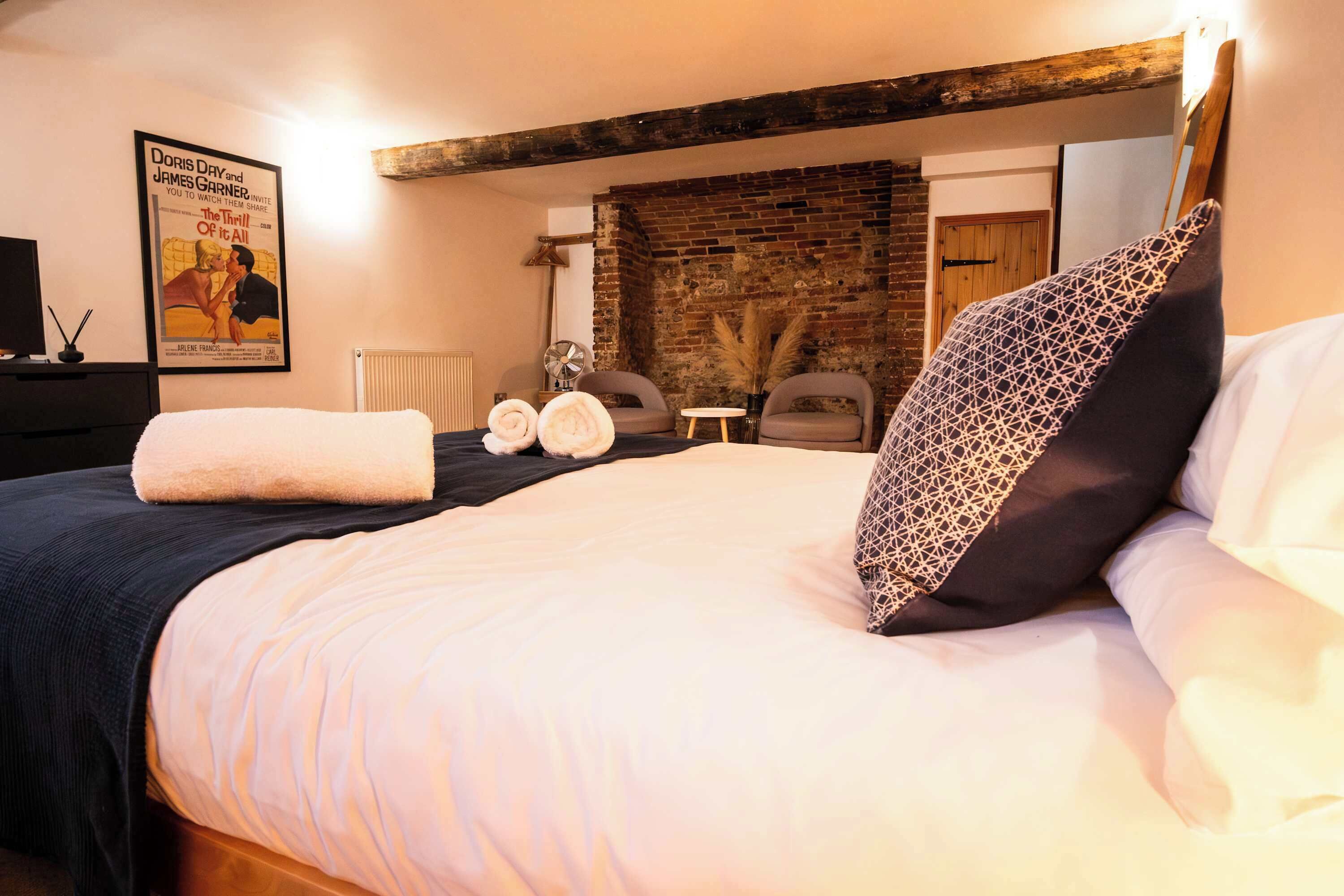 1 bedroom, desk, iron/ironing board, WiFi