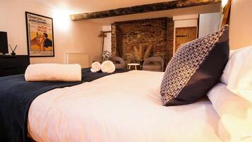 1 bedroom, desk, iron/ironing board, WiFi