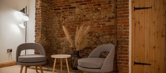 Spacious Grade II Listed Flint Cottage Sleeps 2