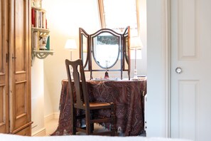 3 slaapkamers, een bureau, een strijkplank/strijkijzer, gratis wifi