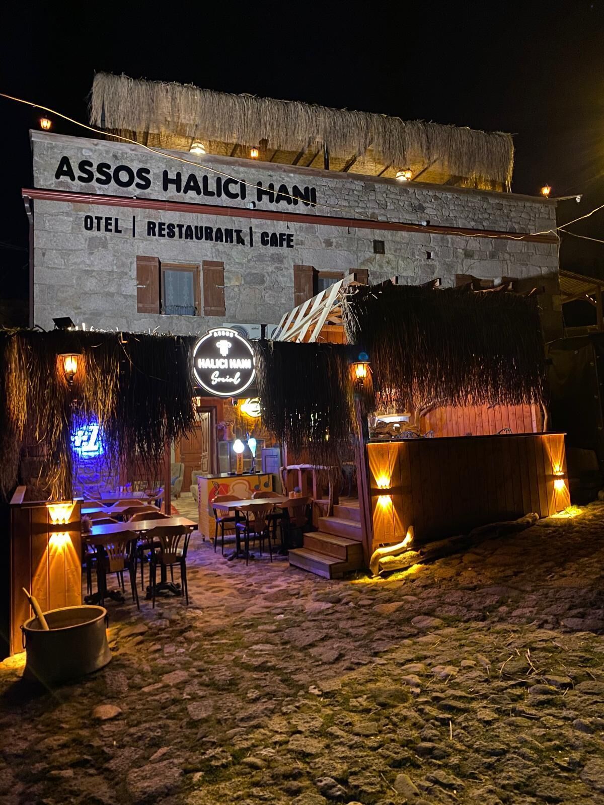 A building labeled 'Assos Halici Han' with a restaurant and cafe sign.